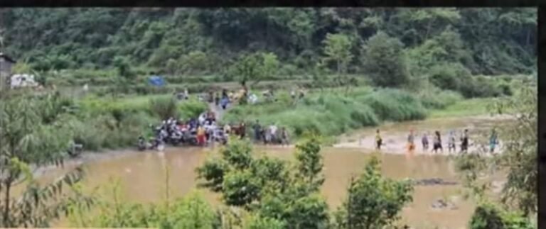 Hundreds Of Chin IDPs Flee To India