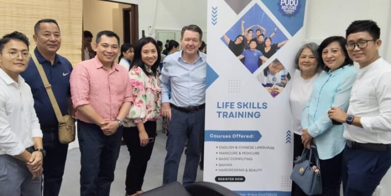 Three groups assisting Chin refugees meet Australian senator over refugee situation in Malaysia