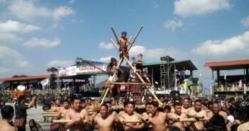 Zofate Inpumkhatna (ဇိုး (ခ်င္း) မ်ဴိးႏြယ္စုမ်ား တစ္လံုးတစ္၀တည္းျပန္လည္ေပါင္းစည္းေရး) ေခါင္းစဥ္ျဖင့္ အိႏိၵယႏုိင္ငံ အေရွ႕ေျမာက္ျပည္နယ္၊ မီဇိုရမ္ျပည္နယ္ၿမိဳ႕ေတာ္၊ အိုင္ေဇာ္ၿမ္ိဳ႕တြင္ Chapchar Kut ပြဲေတာ္ႀကီးကို ေဖေဖာ္ဝါရီ ၂၈ ႏွင့္ မတ္လ ၁ ရက္ေန႕မ်ားတြင္ ႏွစ္ရက္တာ စည္းကားသိုက္ျမိဳက္စြာ က်င္းပခဲ့ၾကသည္။