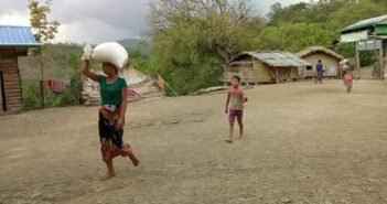 တပ္မေတာ္က အကန္႔အသတ္ျဖင့္သာ ဆန္သယ္ယူခြင့္ျပဳသည့္အတြက္ ပလက္၀ၿမိဳ႕နယ္တြင္ ဆန္အခက္အခဲ ဆက္လက္ၾကံဳေနရ