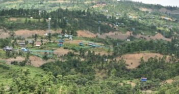 ဟားခါးၿမိဳ႕တြင္ ျပည္သူပိုင္အလဲြသုံးစားမႈျဖင့္ အမ်ဳိးသမီးတဦးအပါအ၀င္ လူ (၆) ဦးအား ဖမ္းဆီးထိန္းသိမ္း