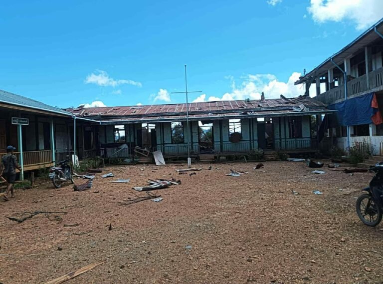 စစ်ကော်မရှင်က ကလေးငယ်များပညာသင်ကြားရာ စာသင်ကျောင်းများကို ပစ်မှတ်ထားပြီး စစ်ရာဇဝတ်မှုကျူးလွန်နေဟု CDF-Hakha ပြော