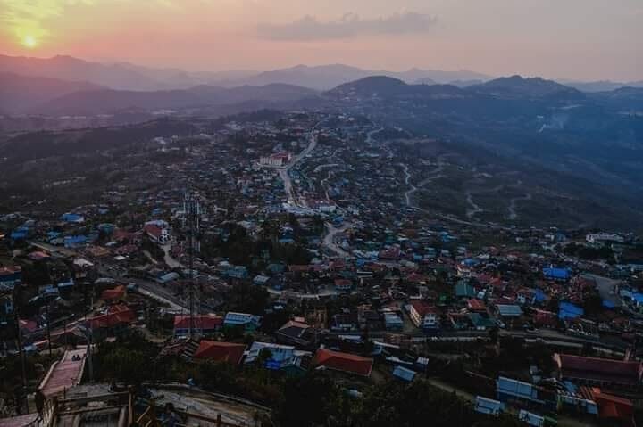 ဟားခါးမြို့မှာ ငွေတောင်းကြမ်းနေသော စစ်ကော်မရှင်တပ်ဖွဲ့ စီးနင်းတိုက်ခိုက်ခံရ၊ တပ်ဖွဲ့ဝင် ၃ ဦးသေဆုံး၊ ၅ ဦးဒဏ်ရာရ