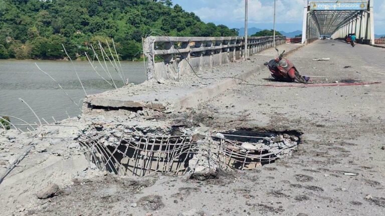 ကျော်တော်မြို့ဈေး ဗုံးကြဲတိုက်ခိုက်ခံရမှု ဒေသခံပြည်သူ ၃၃ ဦးအထိ အစုလိုက်အပြုံလိုက်သေဆုံး